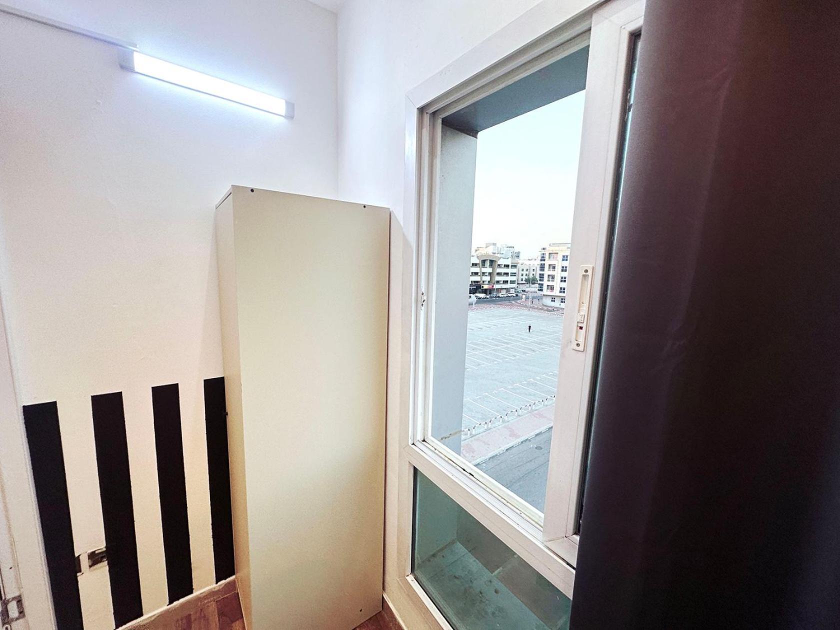 Partition Room In Al Seef Near Burjuman Metro Dubai Exterior foto